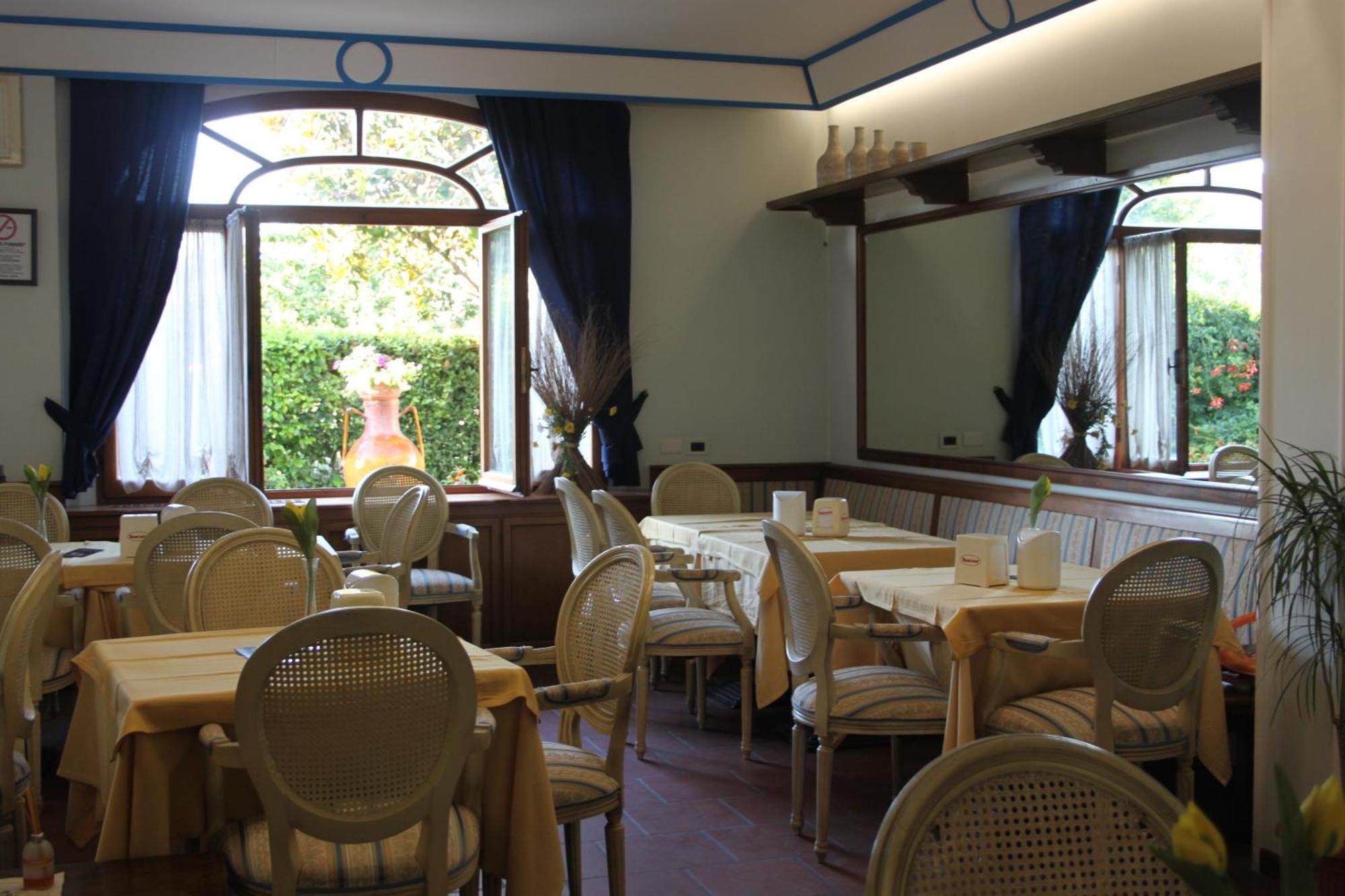 Hotel Girasole Civitanova Marche Exterior foto